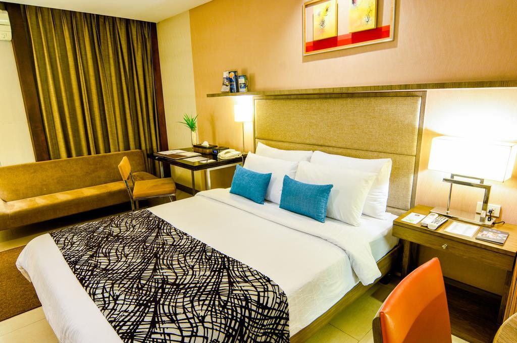 Best Western Antel Spa Hotel Suites Makati City Esterno foto