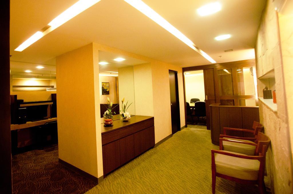 Best Western Antel Spa Hotel Suites Makati City Esterno foto