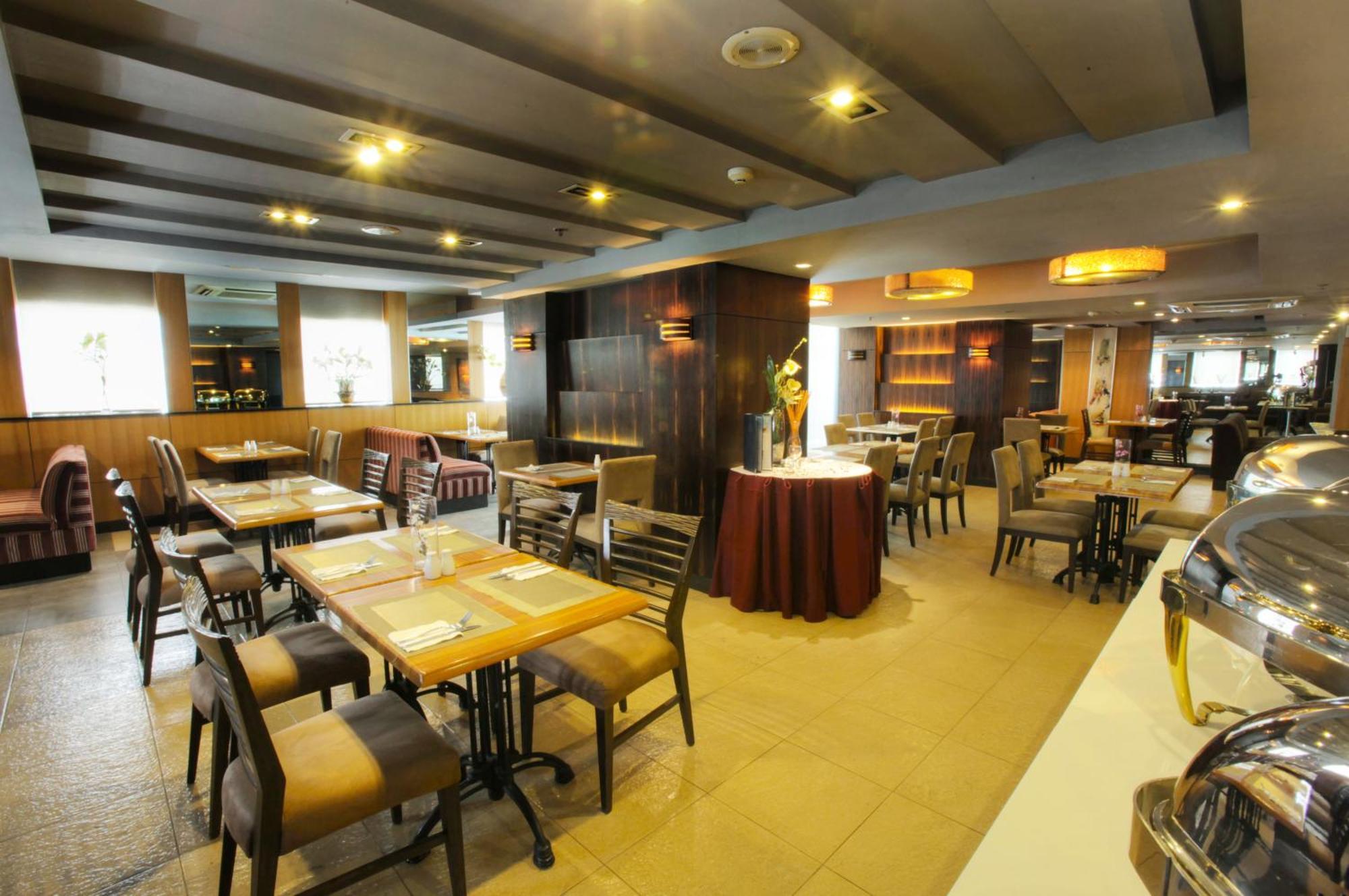 Best Western Antel Spa Hotel Suites Makati City Esterno foto