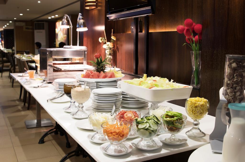 Best Western Antel Spa Hotel Suites Makati City Esterno foto