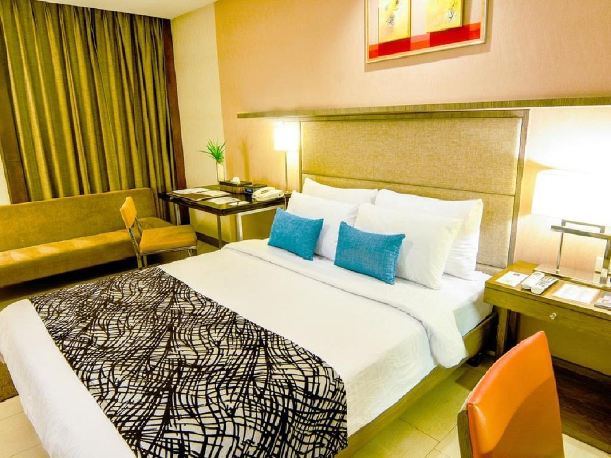 Best Western Antel Spa Hotel Suites Makati City Esterno foto