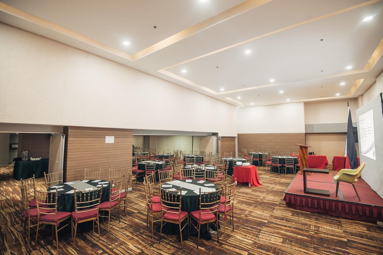 Best Western Antel Spa Hotel Suites Makati City Esterno foto