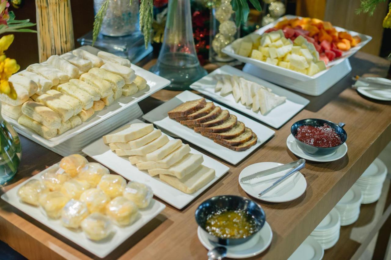 Best Western Antel Spa Hotel Suites Makati City Esterno foto
